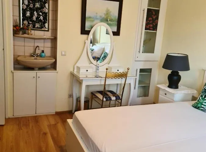 Tamar 2 Bed & Breakfast *